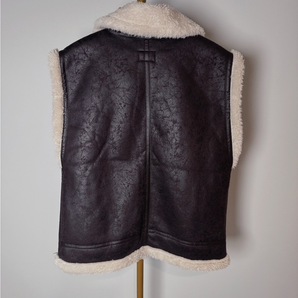 OFFLINE by AERIE Brown Faux Leather Shearling lined Oversized Vest size L NWT - Picture 4 of 8